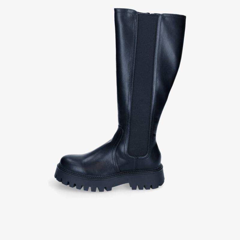Schwarzer robuster Stiefel mit rutschfester Sohle und elastischem Schaft für hohen Tragekomfort seitliche Ansicht