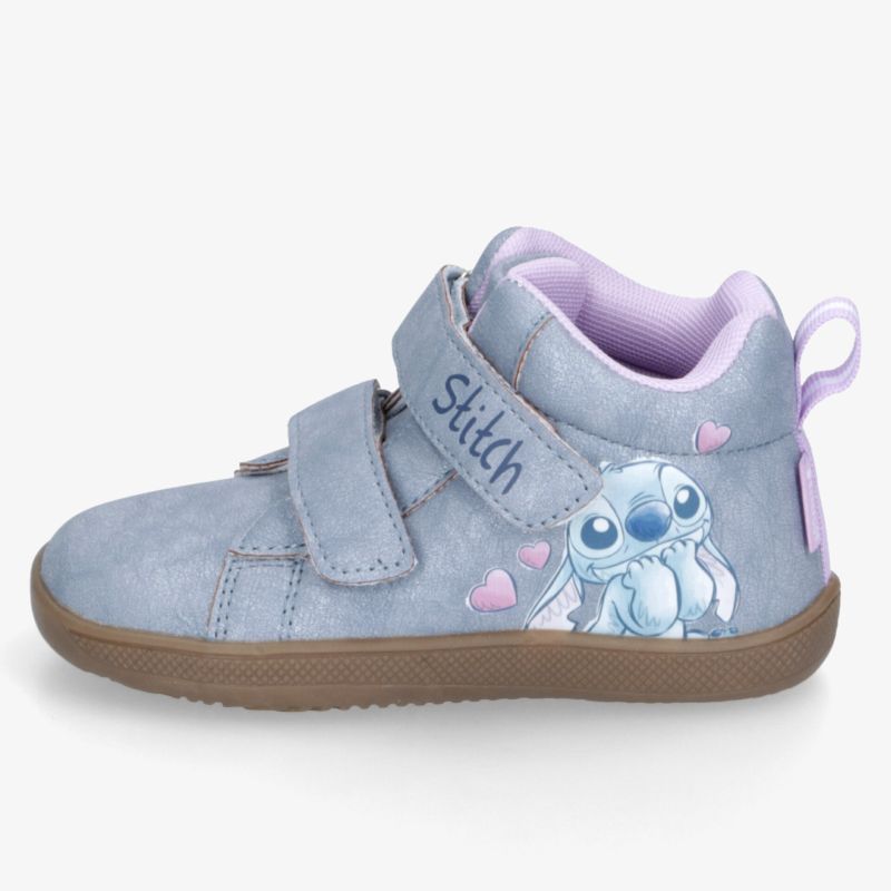 Hellblauer Kinderschuh mit Klettverschluss, weicher Polsterung, rosa Innenfutter und liebevollem Tiermotiv für bequemen Halt.