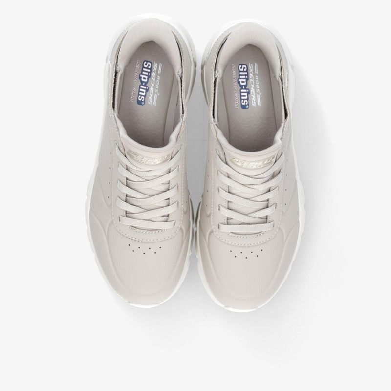 Leichte und bequeme Schuhe mit schlichtem Design und klassischer Schnürung in Draufsicht