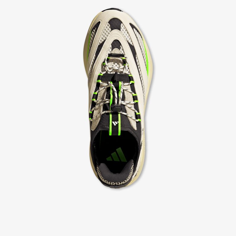 Moderner Sneaker mit auffälligem Design und bequemer Passform.