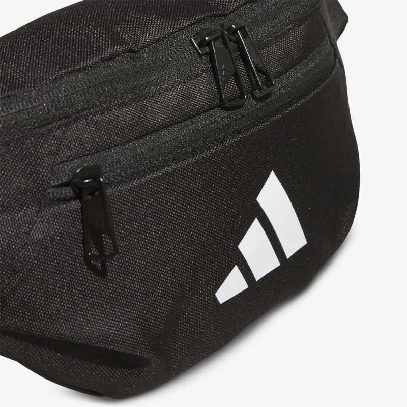 Kompakte schwarze Tasche mit praktischem Reißverschlussdetail und strapazierfähigem Material für vielseitige Nutzung