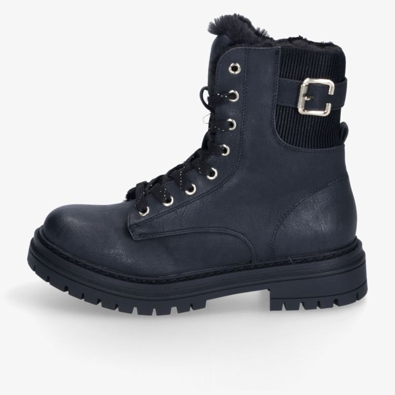 Robuster schwarzer Stiefel mit verstärkter Profilsohle, metallösen Schnürung und gepolstertem Schaftrand für hohen Tragekomfort