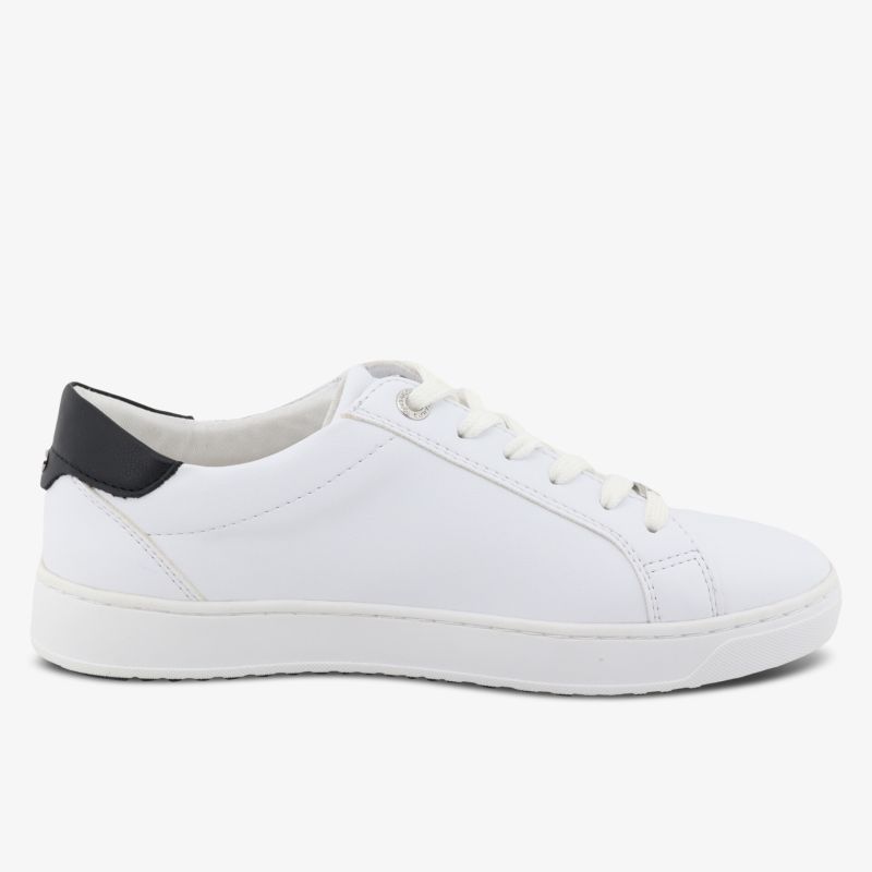 Weißer Sneaker in seitlicher Ansicht mit klarem, schlichtem Design und bequemer Passform