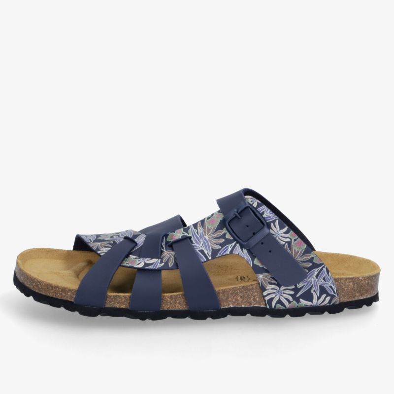 Blaue Sandale mit stilvollem Blumenmuster und verstellbarem Riemen für optimalen Tragekomfort.