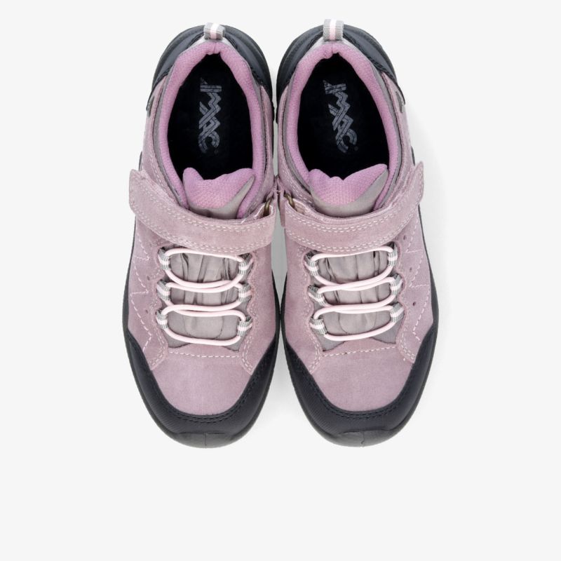 Rosa Sneaker als Paar mit dekorativer Schnürung, gepolstertem Einstieg und kontrastierender Gummisohle von oben