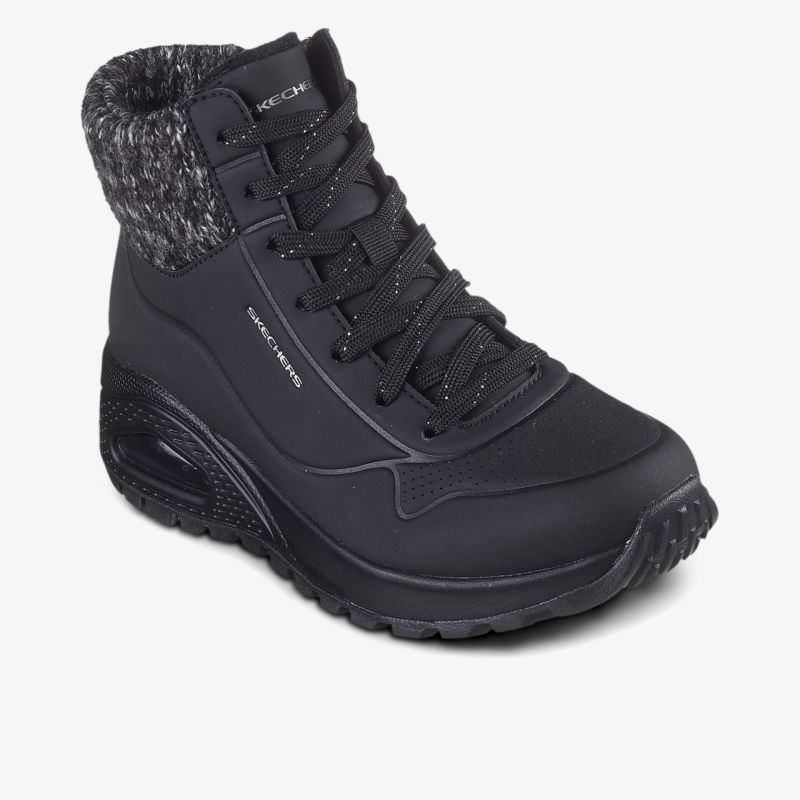 Schwarzer Winterstiefel mit warmem Futter und rutschfester Sohle, stabil und bequem für kalte Tage