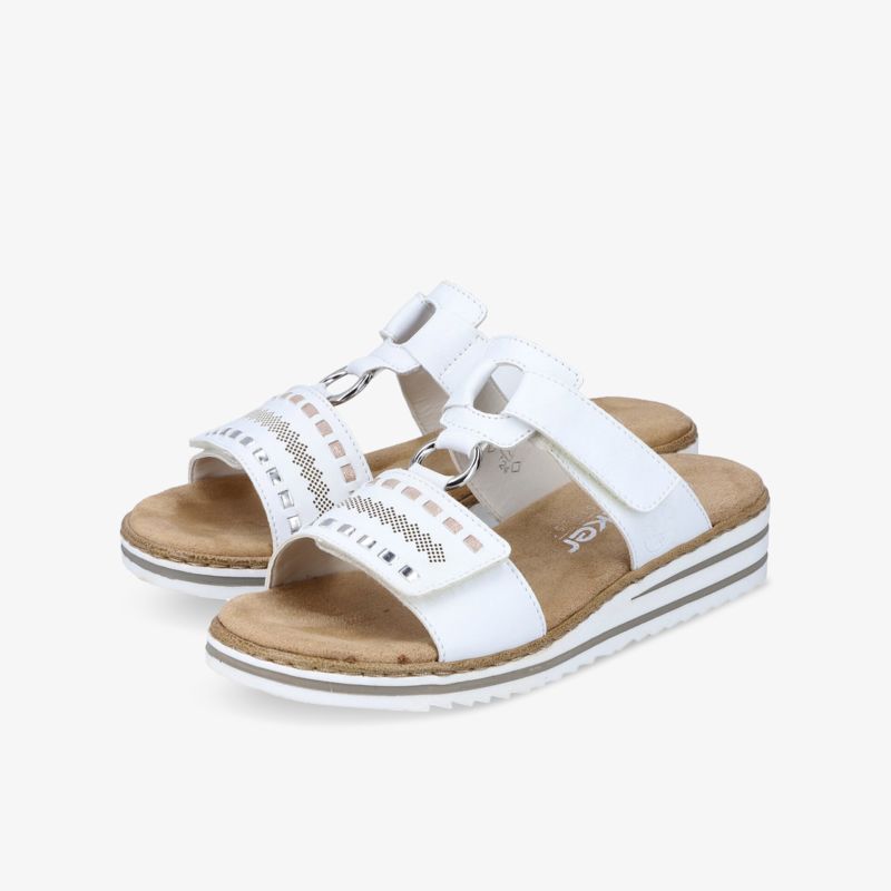 Bequemes Paar weiße Sandalen mit verstellbaren Riemen und gepolsterter Innensohle für angenehmen Tragekomfort.