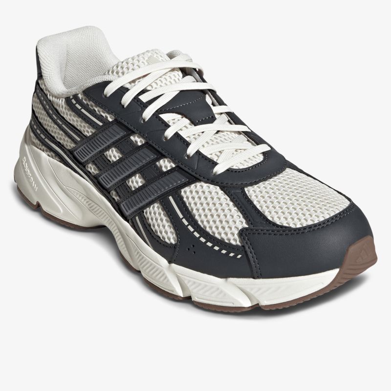 Moderner Sportschuh mit atmungsaktivem Mesh und robustem Design für hohen Komfort und Langlebigkeit