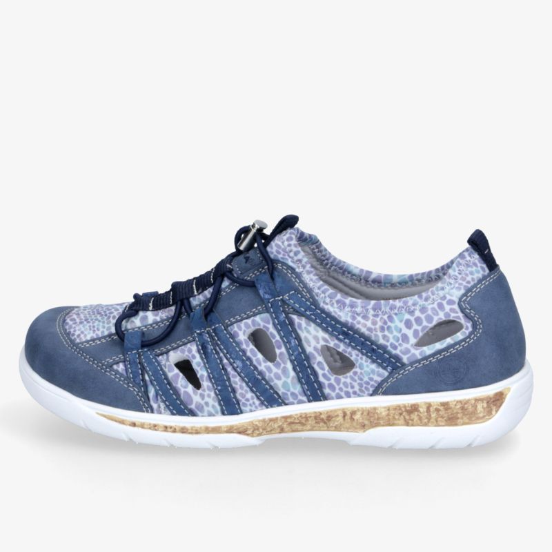 Sportlicher blaue Freizeitschuh mit atmungsaktivem Material und rutschfester Sohle in klarer Seitenansicht