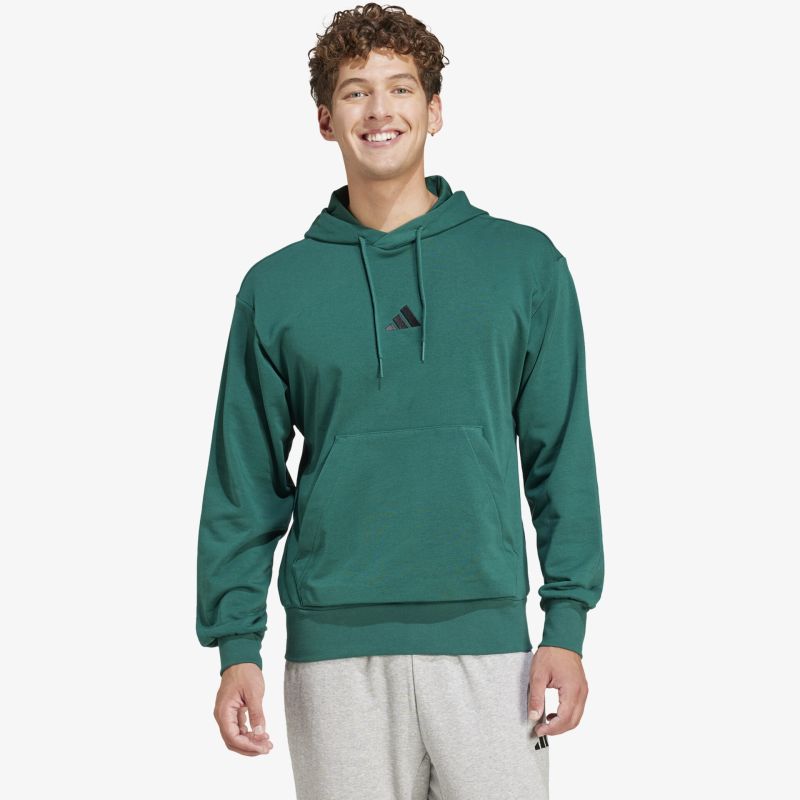 Grüner Kapuzenpullover mit bequemer Passform und Kängurutasche, moderner und sportlicher Look, vorne getragen