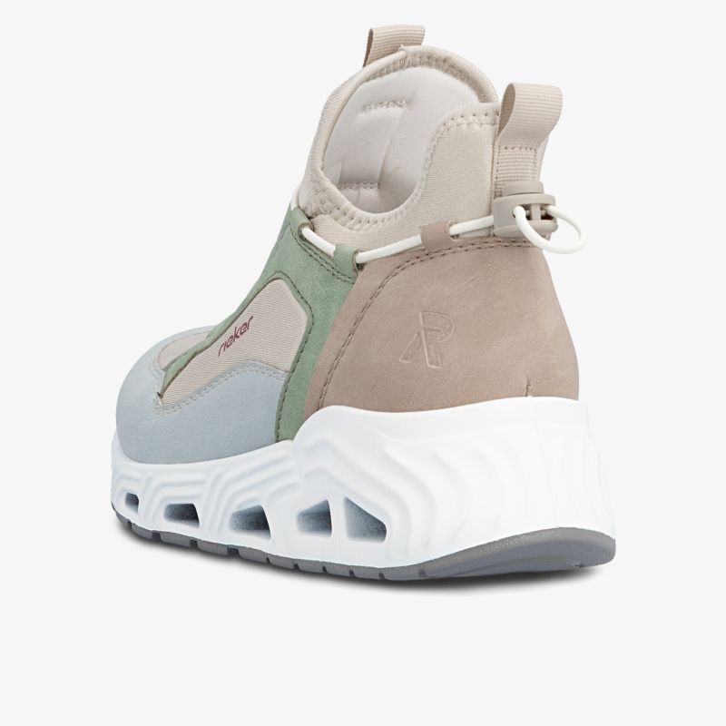 Moderne Sneaker mit atmungsaktivem Material und leichter, ergonomischer Sohle in seitlicher Ansicht