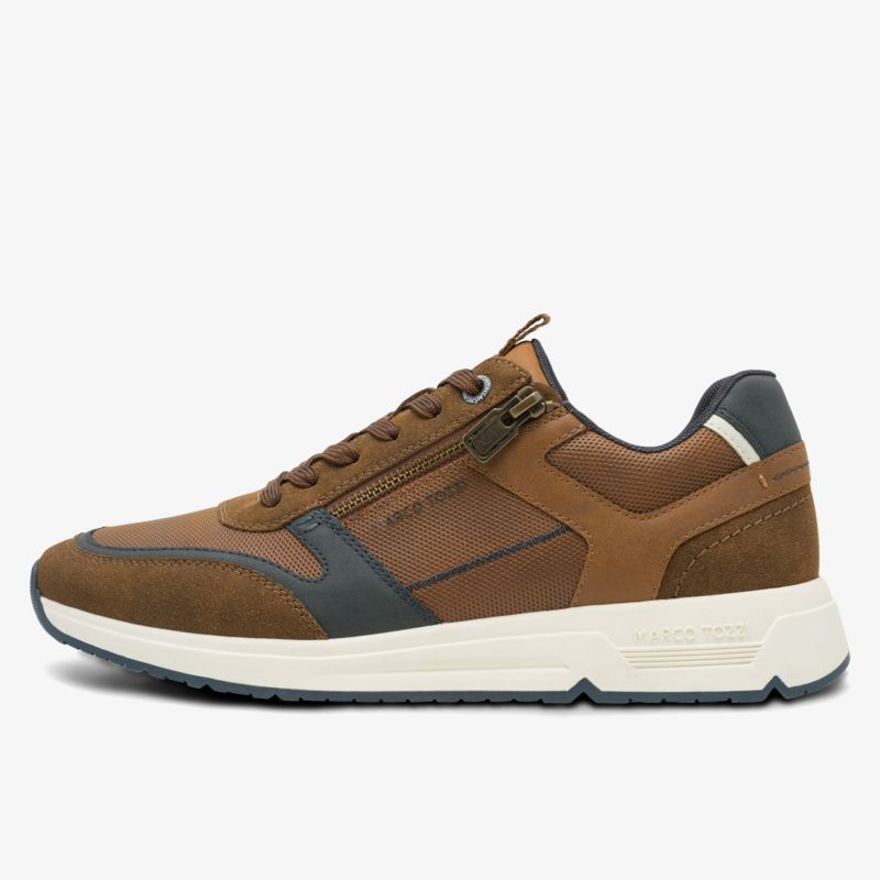 Moderner brauner Sneaker mit seitlichem Reißverschluss und weißer Sohle, seitliche Ansicht