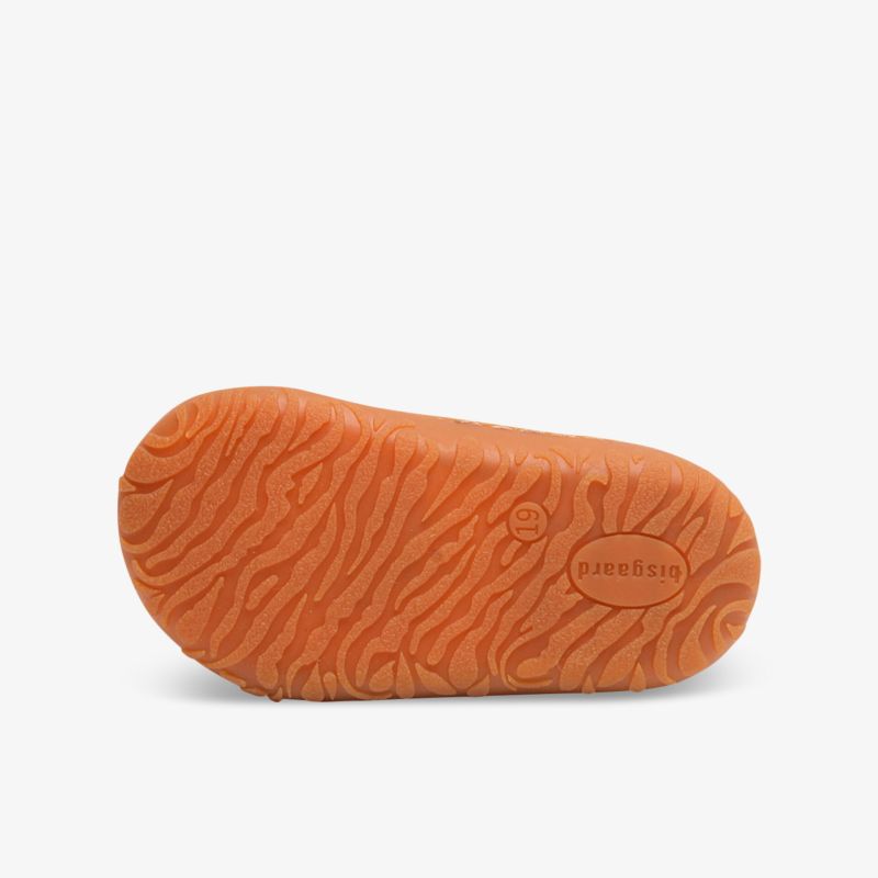 Robuste, rutschfeste Schuhsohle mit griffigem Profil für sicheren Halt und lange Haltbarkeit