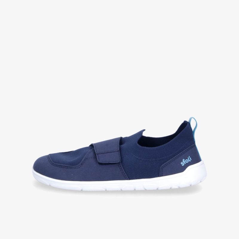 Blauer leichter Slipper mit atmungsaktivem Material und rutschfester Sohle, bequem und sportlich