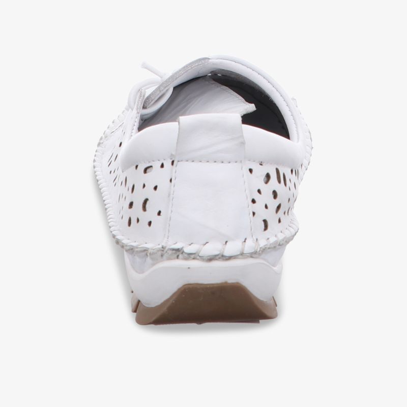 Weißer Schuh mit perforiertem Obermaterial und flexibler, rutschfester Sohle in Rückansicht