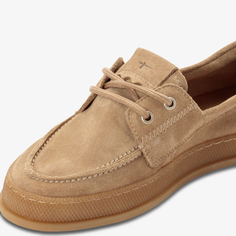 Eleganter Wildlederschuh mit griffiger Sohle und robuster Verarbeitung