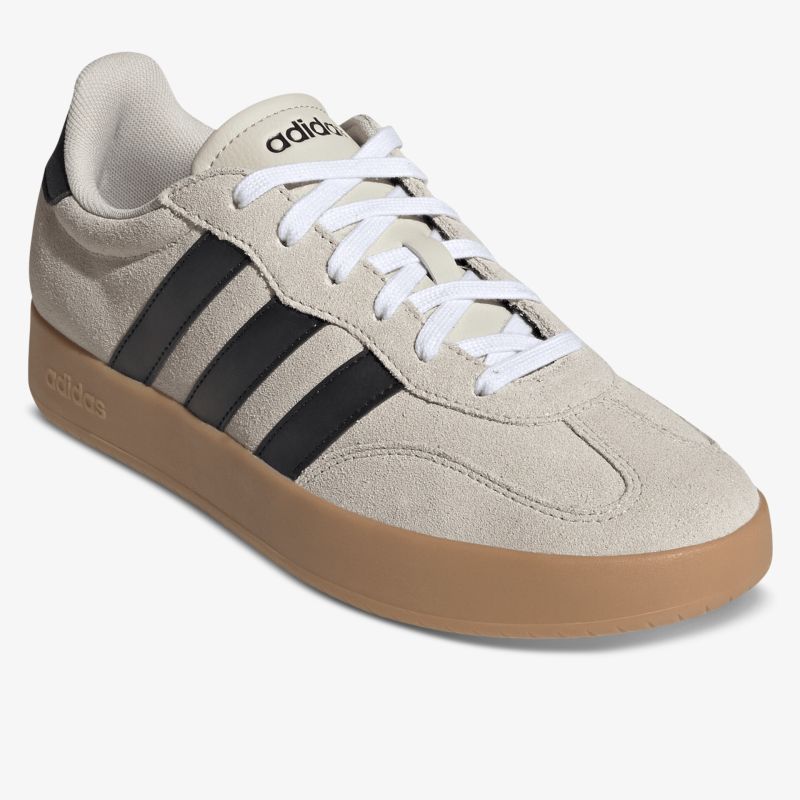 Bequemer Sneaker mit strapazierfähigem Obermaterial und rutschfester Gummisohle im klassischen Design