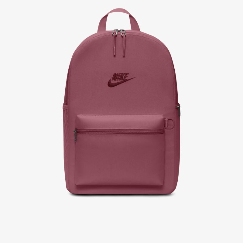Robuster und praktischer Nike Rucksack mit modernem Design und praktischem Reißverschluss vorne