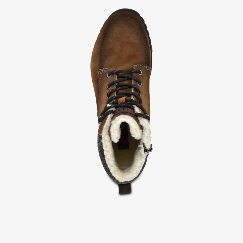 Warmer winterlicher Stiefel mit robuster rutschfester Sohle und komfortabler Polsterung