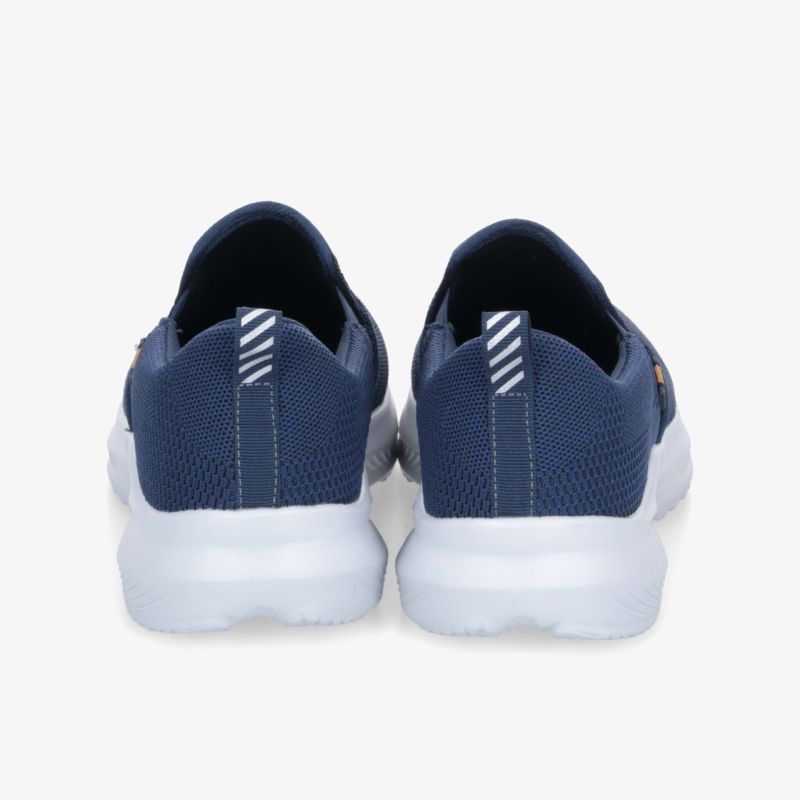 Leichte und bequeme blaue Sportschuhe mit weißer, rutschfester Sohle in klarer Rückansicht