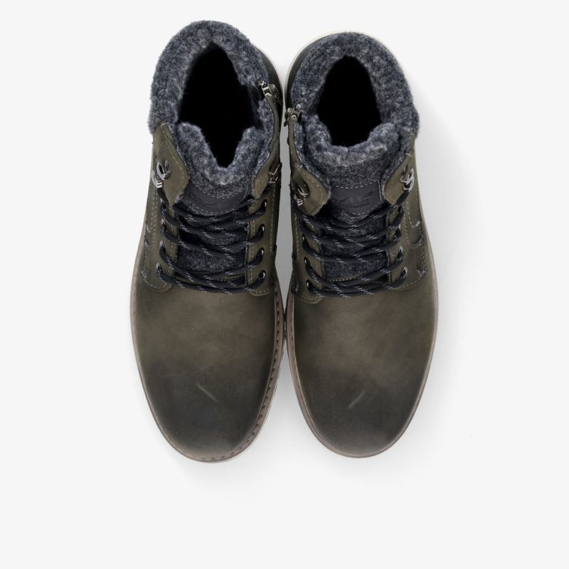 Elegante Schnürstiefel mit warmem Futter und robuster Sohle für Komfort und Langlebigkeit im Winter.