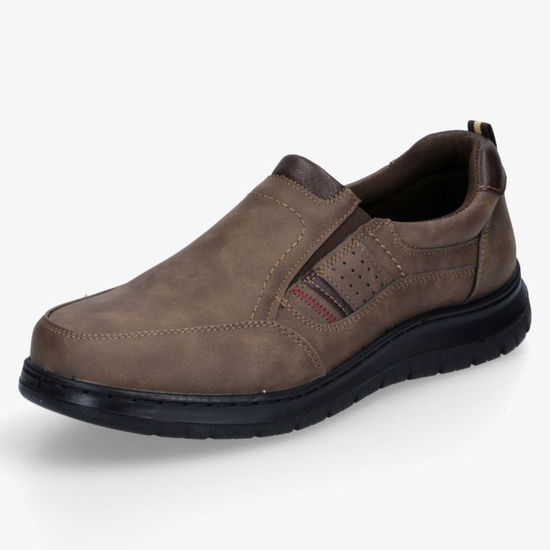 Brauner Slip-on-Schuh aus hochwertigem Leder mit dekorativer Naht, gepolstertem Einstieg und profilierter schwarzer Sohle.