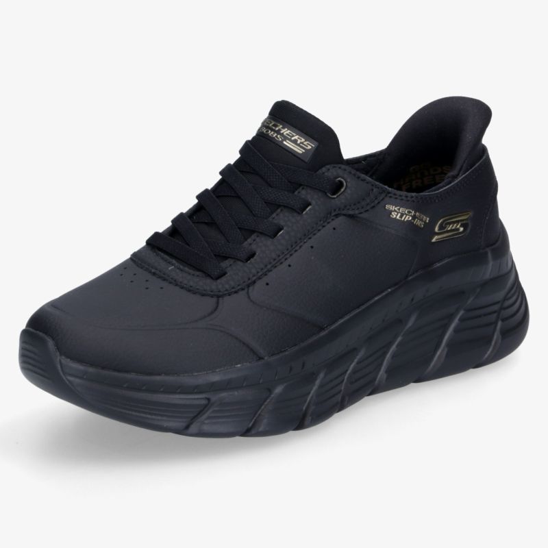 Moderner schwarzer Sportschuh mit robuster Sohle und bequemer, atmungsaktiver Passform in schräger Frontalansicht