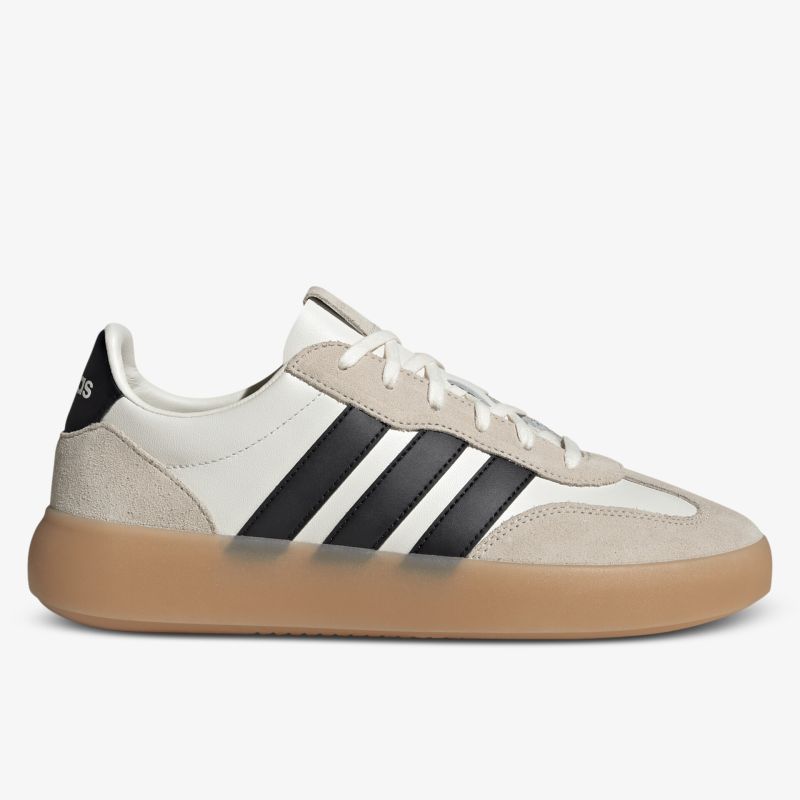 Moderner Sneaker mit seitlicher Ansicht, schwarzem Streifen und brauner Gummisohle für sportlichen Komfort