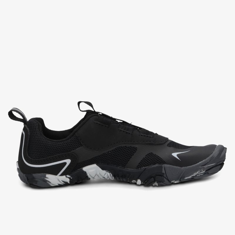 Leichter, sportlicher Schuh mit flexibler Sohle und rutschfestem Profil für optimalen Halt
