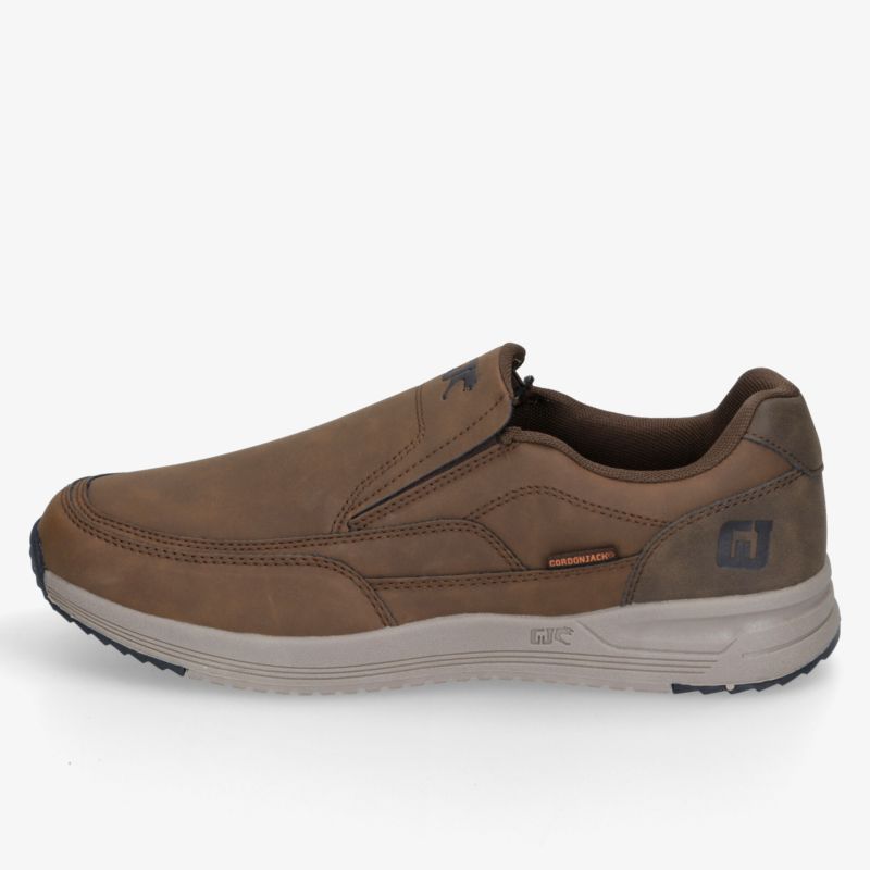 Bequemer brauner Slip-On Sneaker mit leichter, rutschfester Sohle und modernem, sportlichem Design
