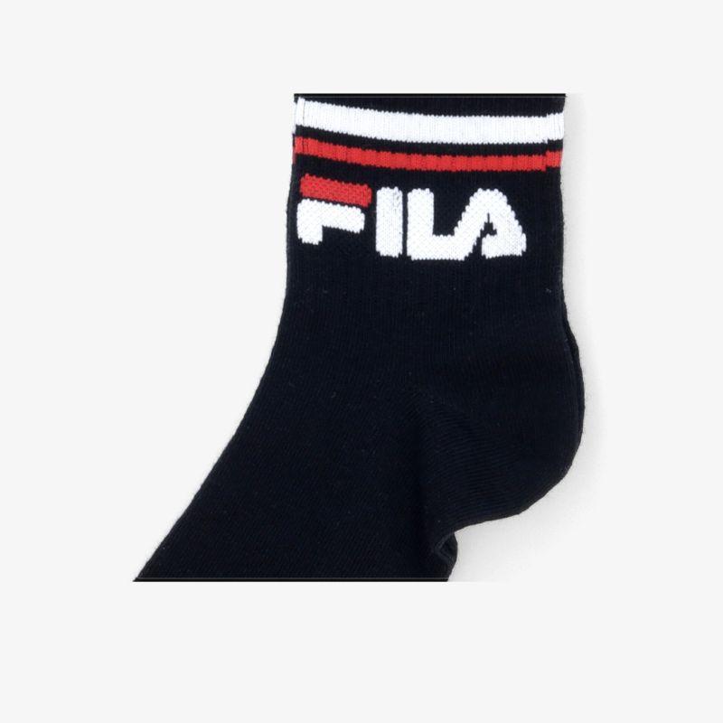 Schwarze sportliche FILA Socke mit elastischem Bund und farbigen Streifen sowie prominentem Logo
