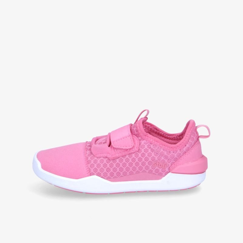 Seitliche Ansicht eines leichten, atmungsaktiven Sportschuhs mit elastischem Obermaterial und rutschfester Sohle in Pink