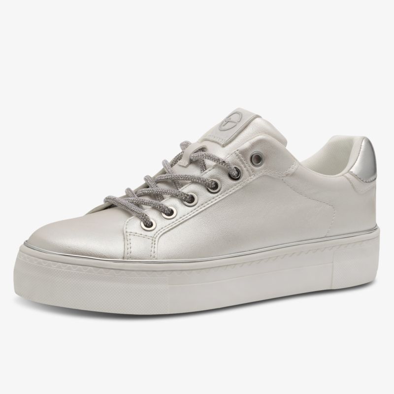 Moderner weißer Sneaker mit Plateau-Sohle und Schnürung, glattes Obermaterial, seitliche Ansicht