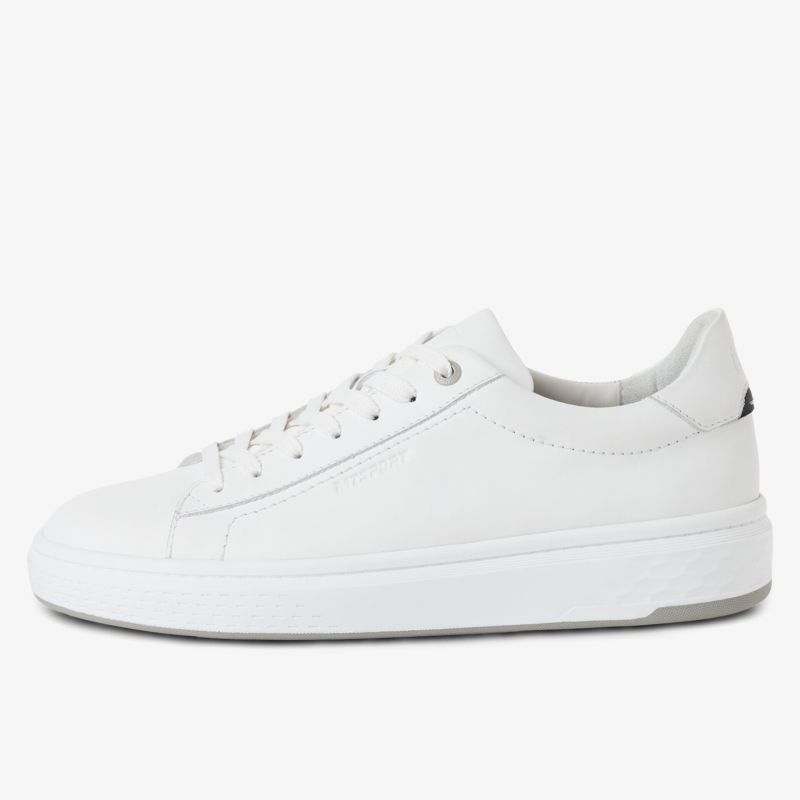 Moderner weißer Sneaker mit klarer, seitlicher Ansicht und schlichtem, minimalistischem Design