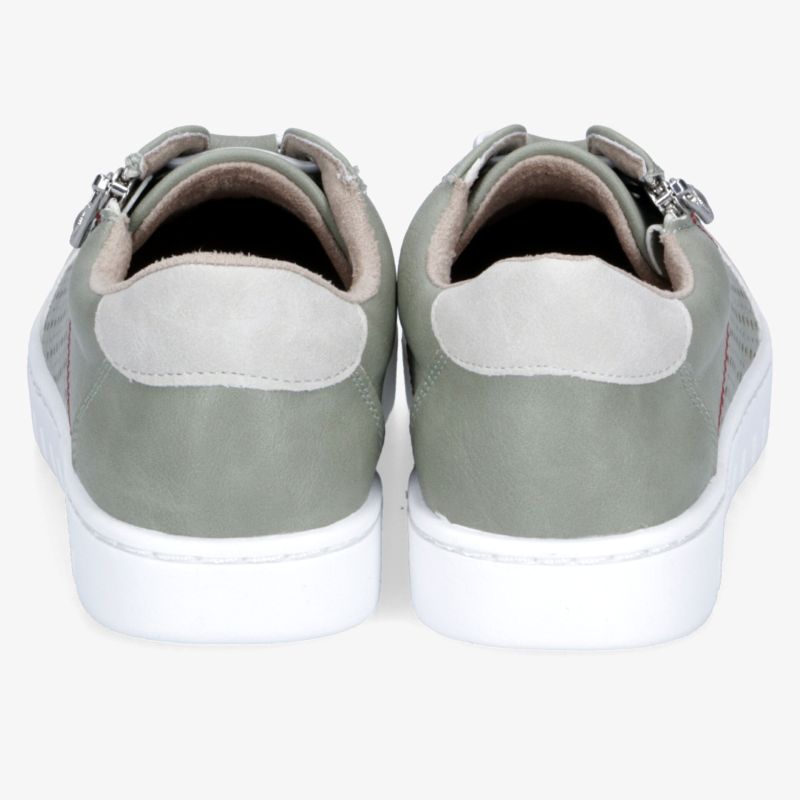 Sportliche graugrüne Sneaker mit gepolstertem Kragen und robuster weißer Sohle in klarer Rückansicht