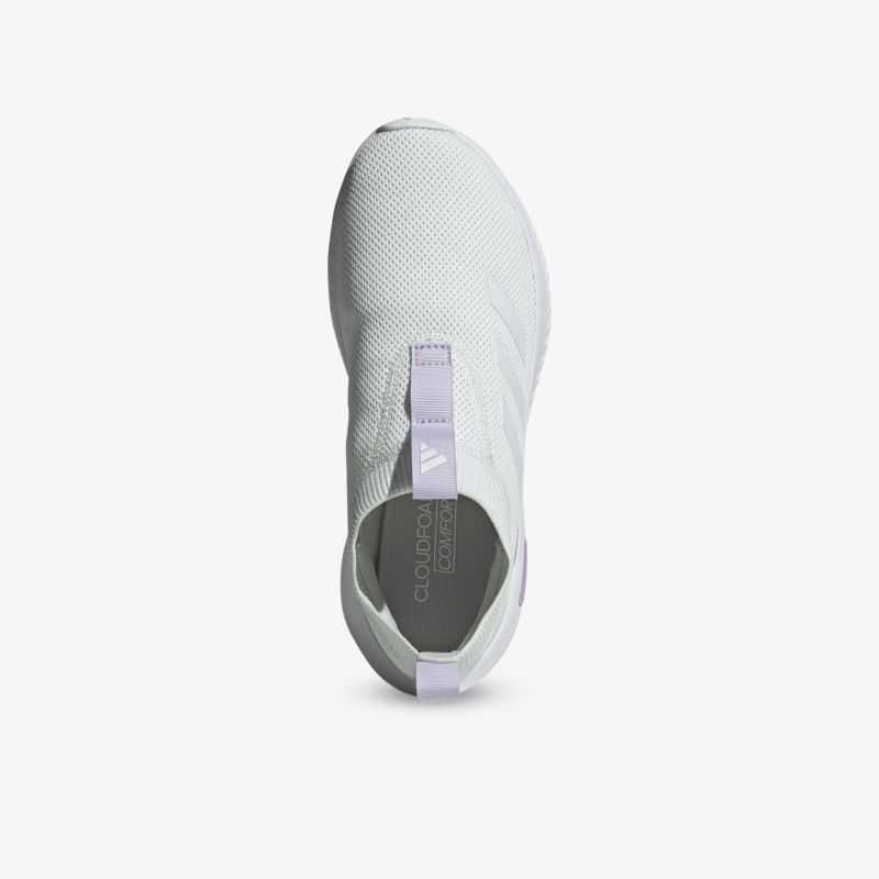 Weißer, leichter Schuh mit atmungsaktivem Material und komfortablem Slip-On Design in Draufsicht