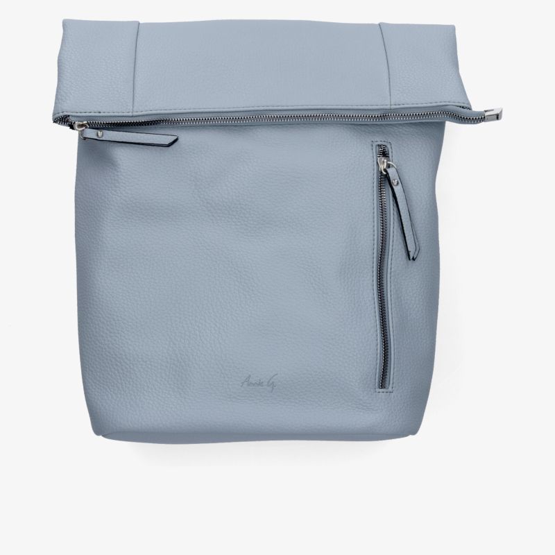 Hellblauer Rucksack mit Klappverschluss und seitlichem Reißverschluss, modernes und praktisches Design