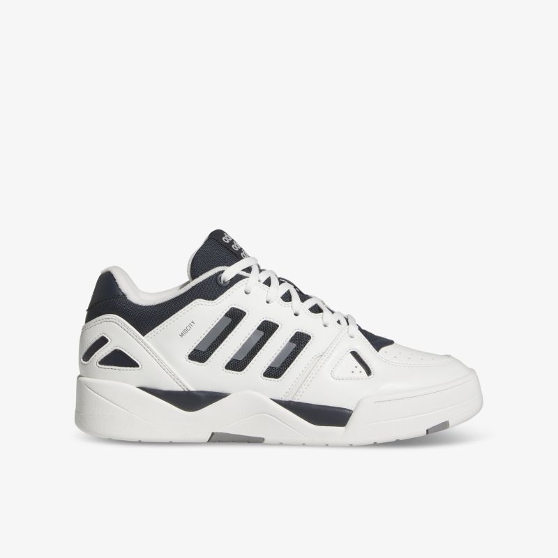 Moderner weißer Sneaker mit seitlicher Ansicht, bequem und stabil für vielseitige Nutzung