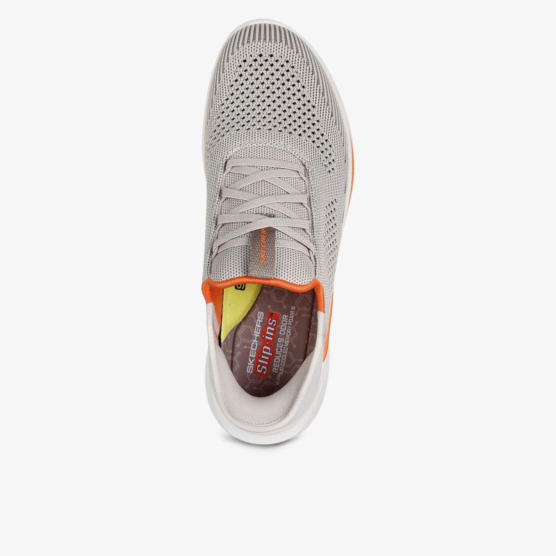 Moderner, bequemer Sneaker mit atmungsaktivem Obermaterial und stylischen Akzenten.