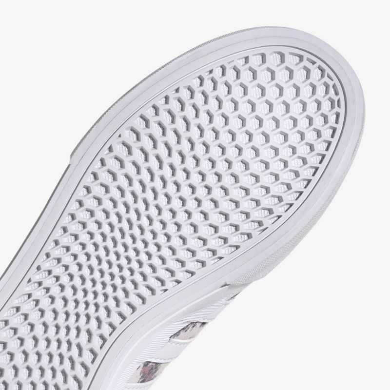 Rutschfeste Schuhsohle mit ergonomischem Design für optimalen Komfort und Stoßdämpfung.