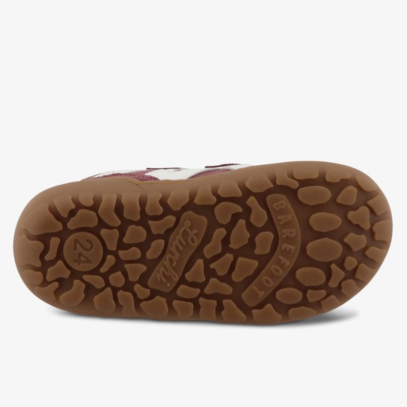 Griffige Sohle sorgt für optimalen Halt auf verschiedenen Untergründen.