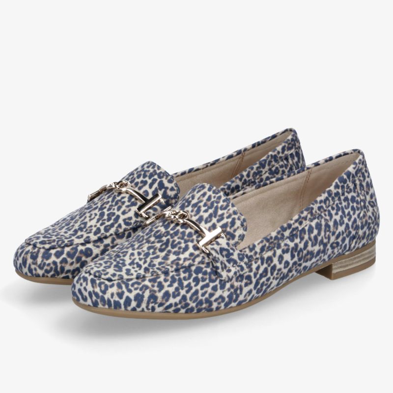 Elegante Mokassins im Leopardenmuster mit Kettendetail, ideal für stilvolle Looks und hohen Tragekomfort.