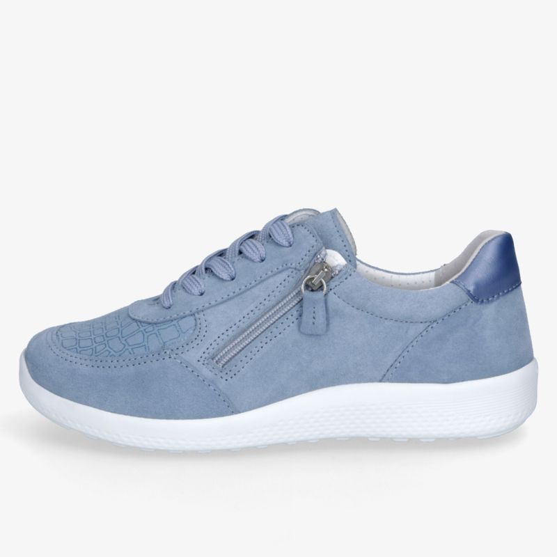 Bequemer blauer Sneaker mit Reißverschluss und rutschfester weißer Sohle in klarer Seitenansicht
