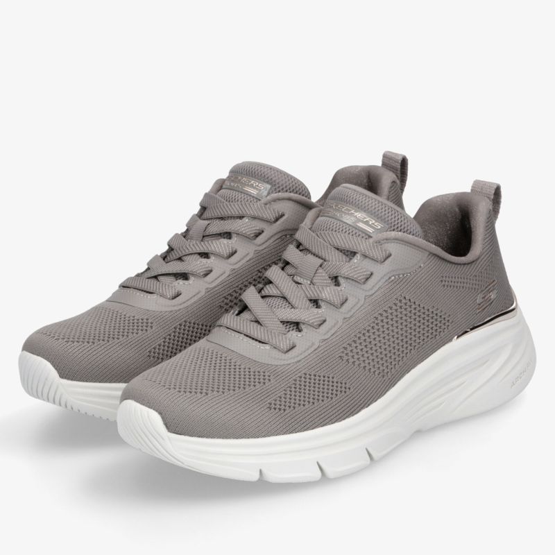 Leichte graue Sneakers mit atmungsaktivem Material und rutschfester weißer Sohle, ideal für ganztägigen Komfort