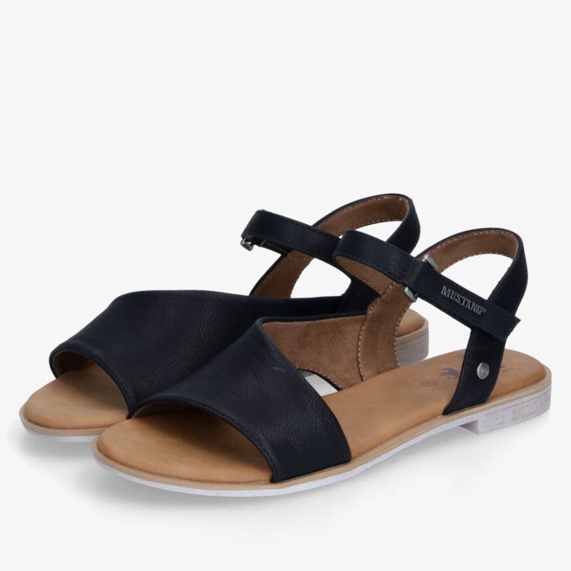 Schwarze Sandalen mit verstellbarem Riemen, weicher Polsterung und rutschfester Sohle für hohen Tragekomfort