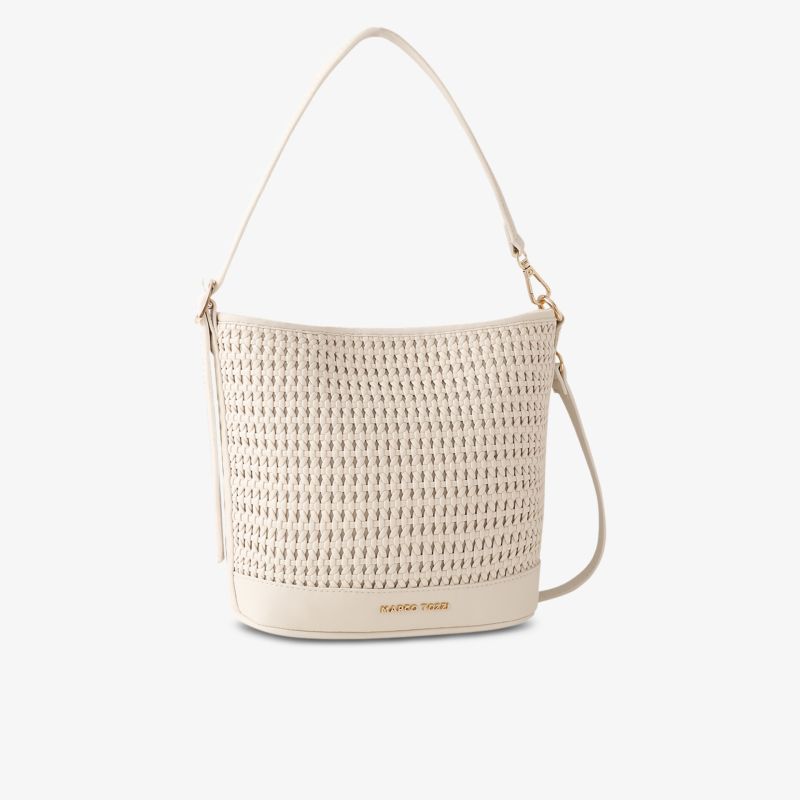 Beige geflochtene Schultertasche mit elegantem Design und verstellbarem Tragegurt