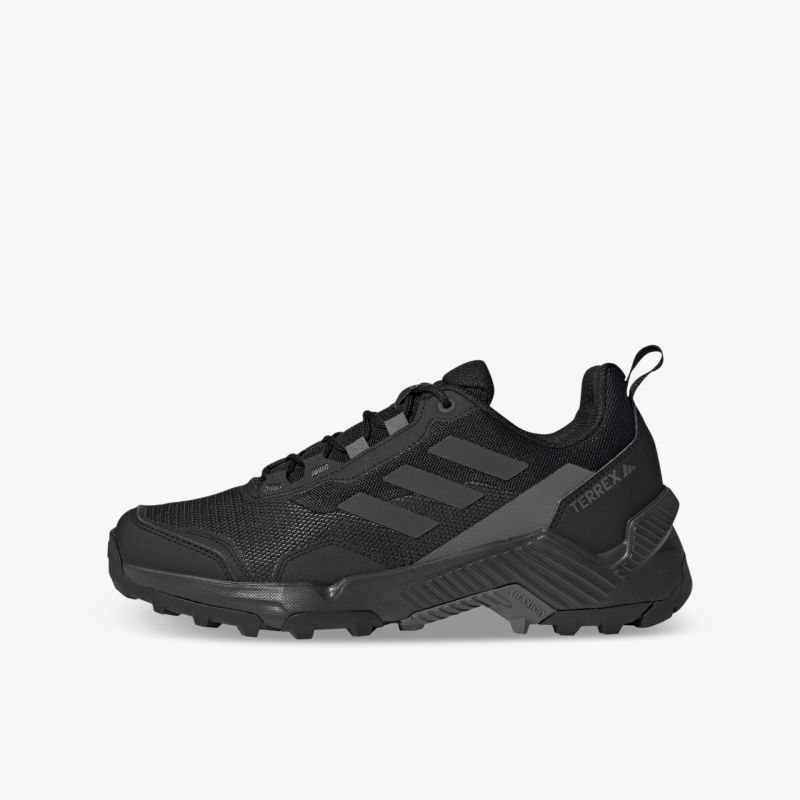 Schwarzer sportlicher Schuh mit robuster Sohle und modernem Design, ideal für Outdoor-Aktivitäten.