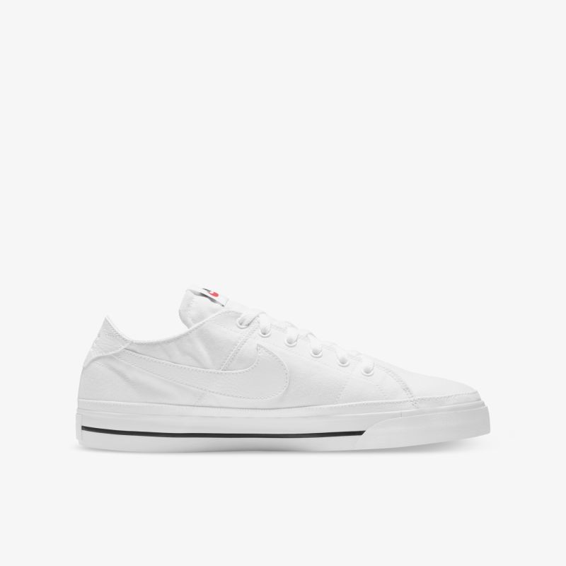 Weißer Sneaker in klarer Seitenansicht mit leichter und bequemer Passform, sportlichem Design und strapazierfähigem Material