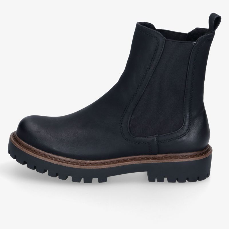 Seitliche Ansicht eines schwarzen Chelsea Boots mit robuster Gummisohle und elastischen Seiteneinsätzen für komfortables Tragen