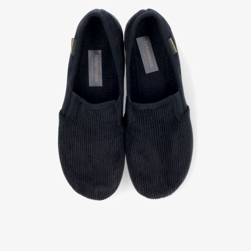 Schwarzes Paar Hausschuhe mit weichem Material und rutschfester Sohle für hohen Tragekomfort